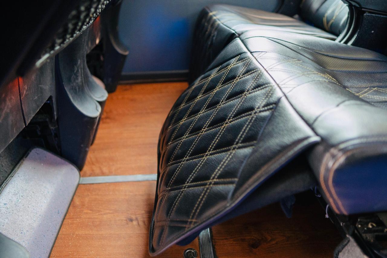 Extra legroom business class seating
